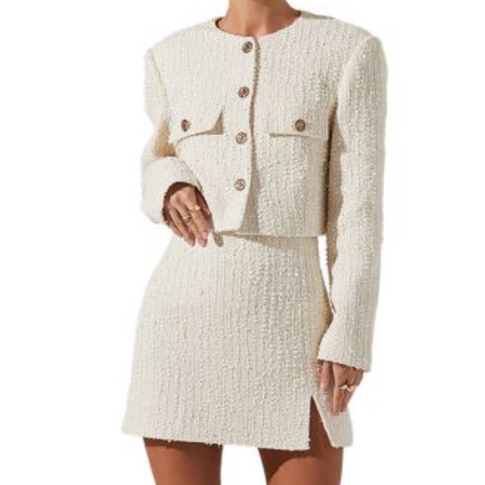 Covina white boucle mini skirt, matching jacket listed separately, like new